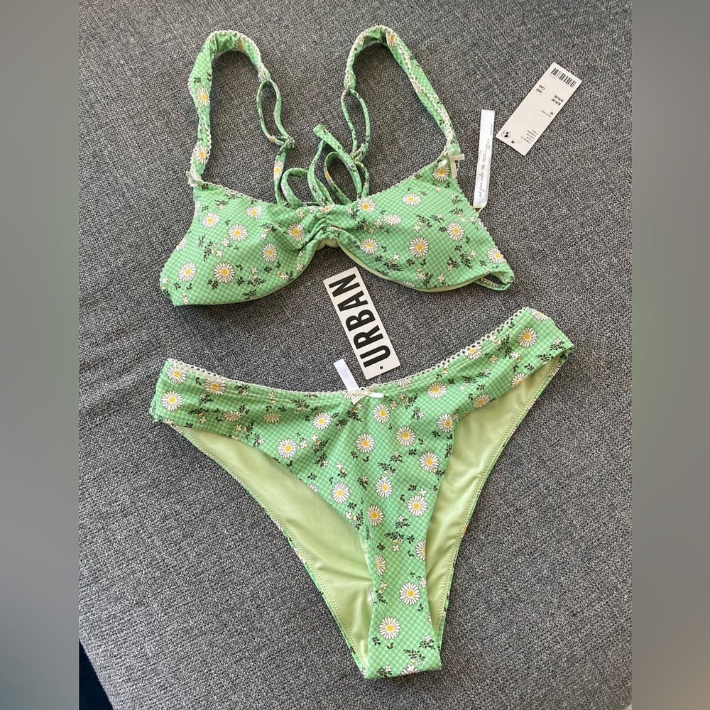 UO Hight Cut Green Cheeky Bikini Set